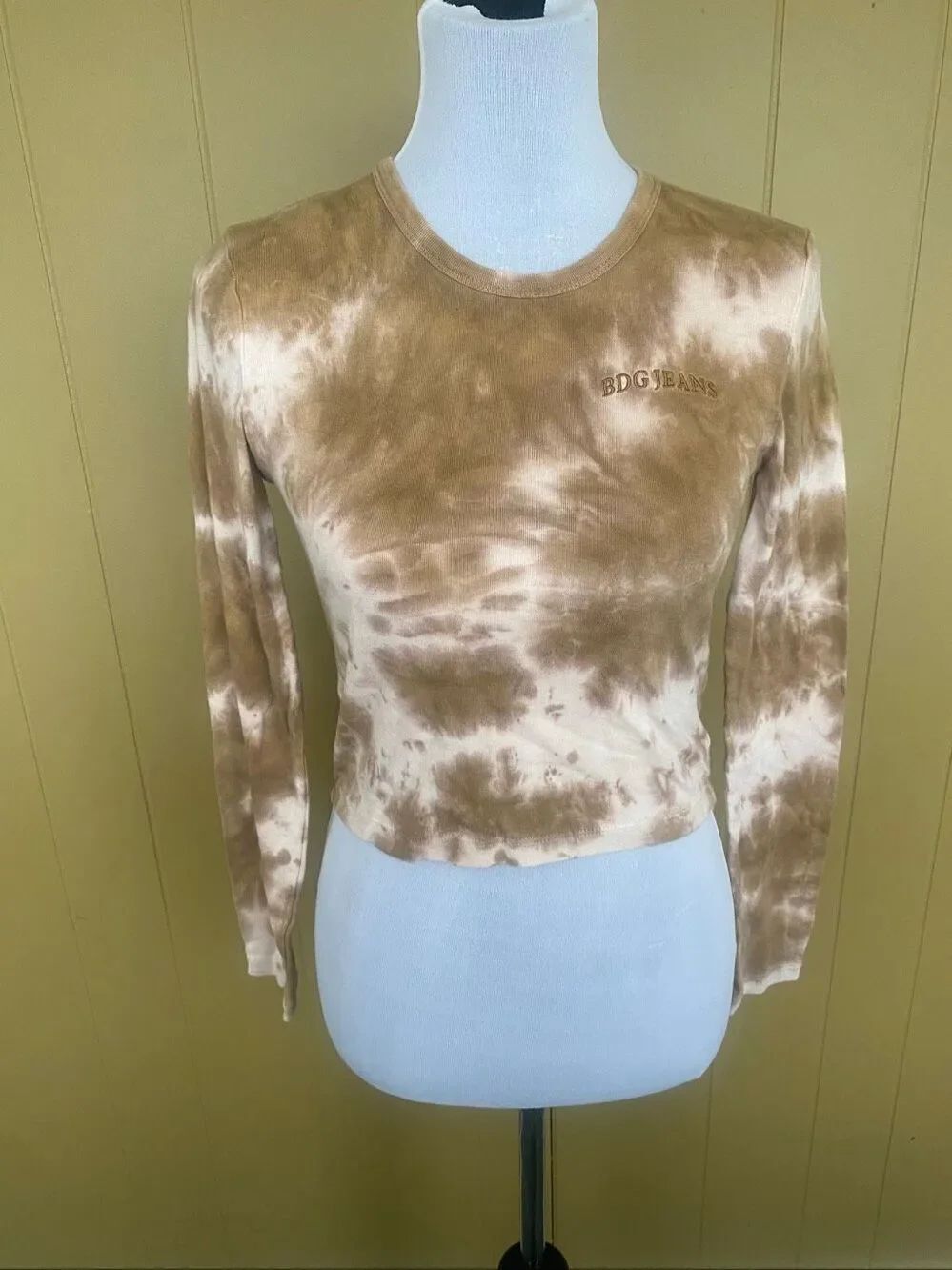 BDG Jeans women S longsleeve tie dye crewneck shirt tan & white